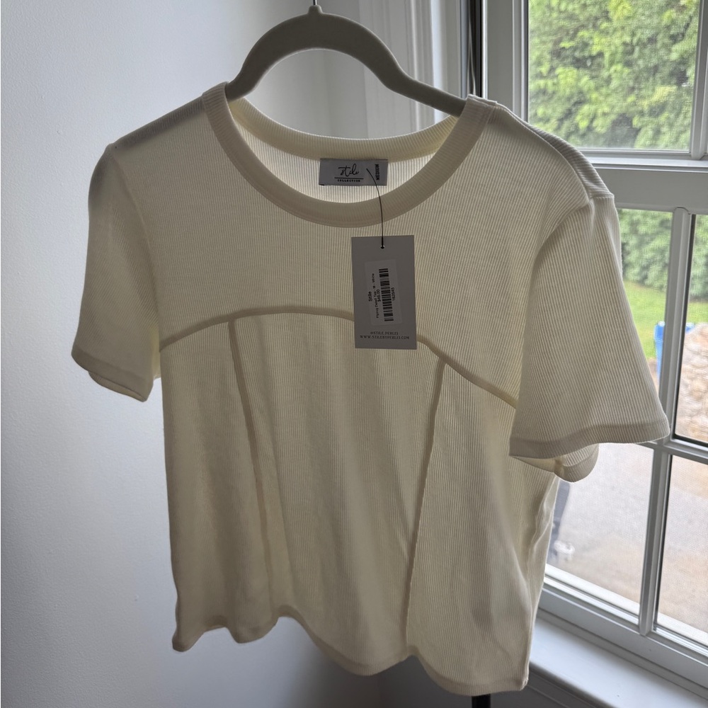 NWT! Stile by Per Lei ivory t-shirt with stitch detail